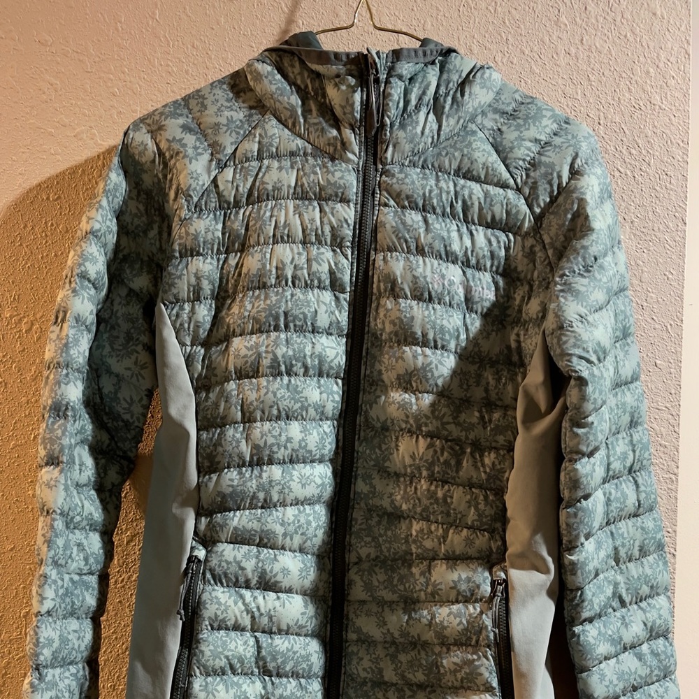 Women’s XS Columbia jacket (packable down alternative)